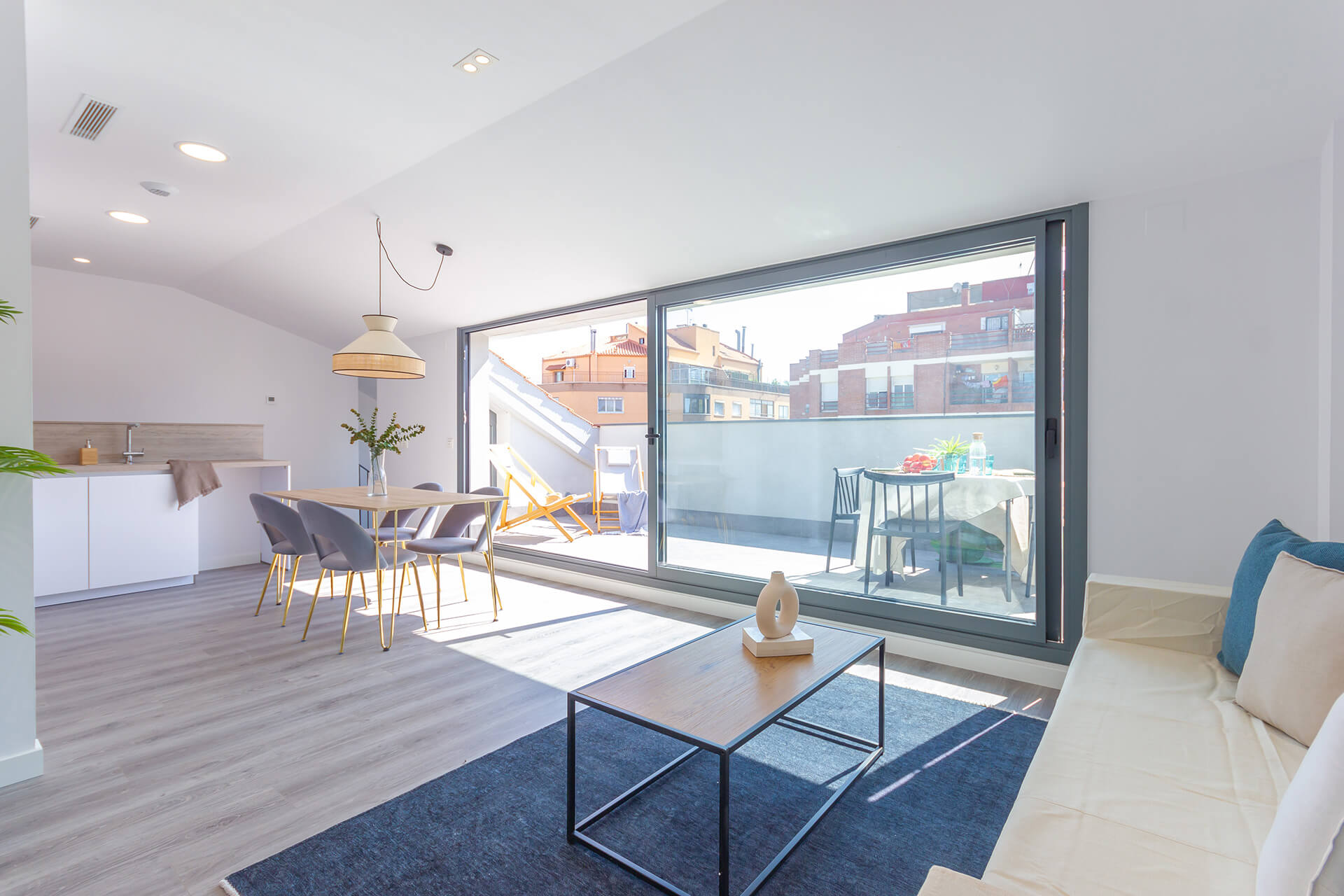 abat-marcet-292-salon-comedor-terraza-cocina-armat-habitat