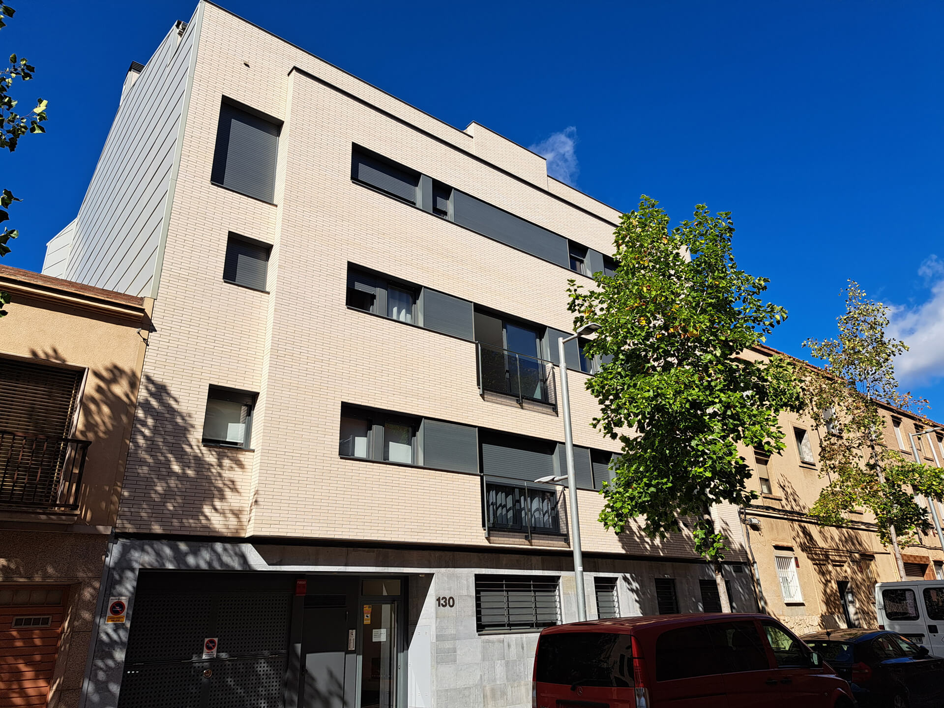 carretera-de-rubi-130-fachada-calle